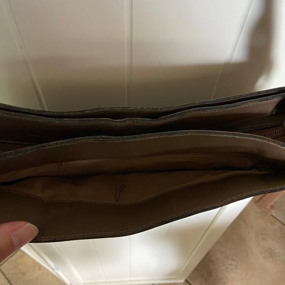 Etienne‎ Aigner Taupe Brown Shoulder Bag Accordian Purse Lots of Pockets - Picture 3 of 9